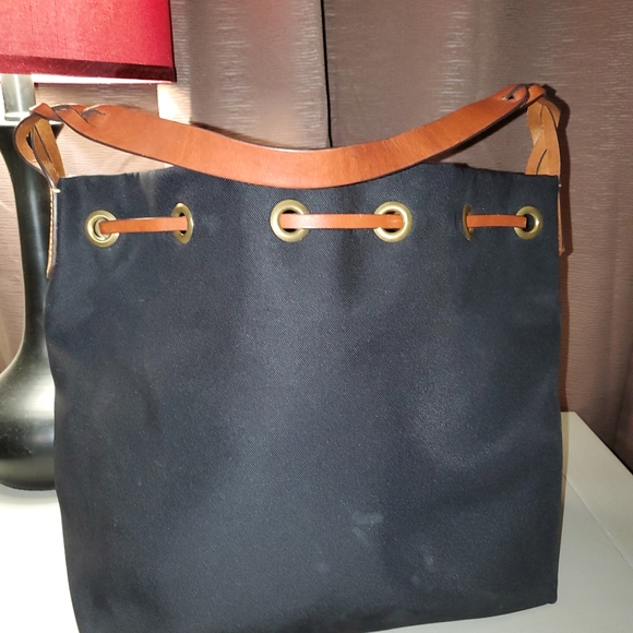 Dooney and bourke bucket bag - Picture 2 of 7